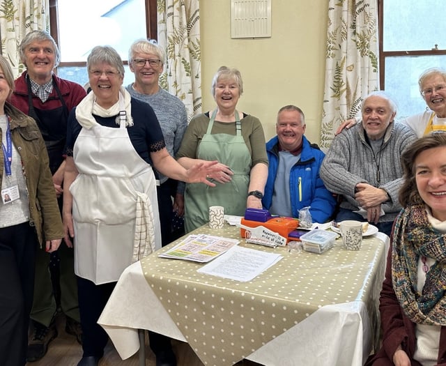 Health Minister receives warm welcome at Pembrokeshire ‘Warm Room’