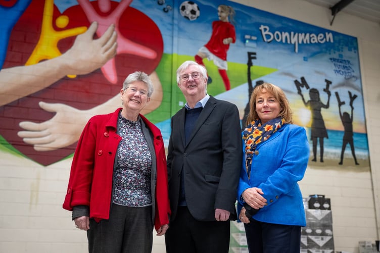 First Minister Mark Drakeford, Minister for Social Justice and Chief Whip Jane Hutt and Cherrie Bija (CEO, Faith in Families)