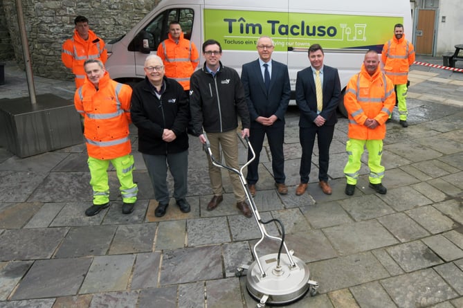 Tîm Tacluso begins operations to ‘tidy our towns’ across Carmarthenshire