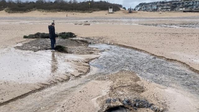 Emergency work starts on breach to river culvert on Tenby’s South Beach ...