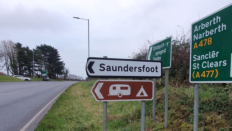 Saundersfoot sign