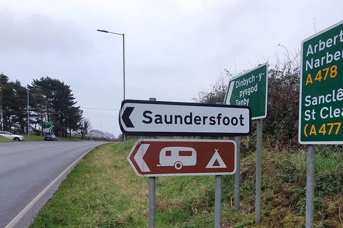 Saundersfoot sign