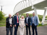 New commemorative plaque honours Welsh rugby legend Phil Bennett