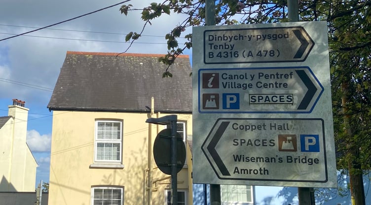 Saundersfoot sign