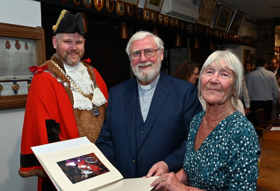 Tenby stalwart of ceremonies says farewell after 25 years