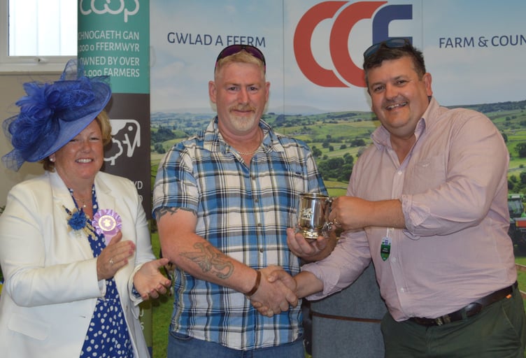 Darren Davies receiving his 2023 Long Service Award