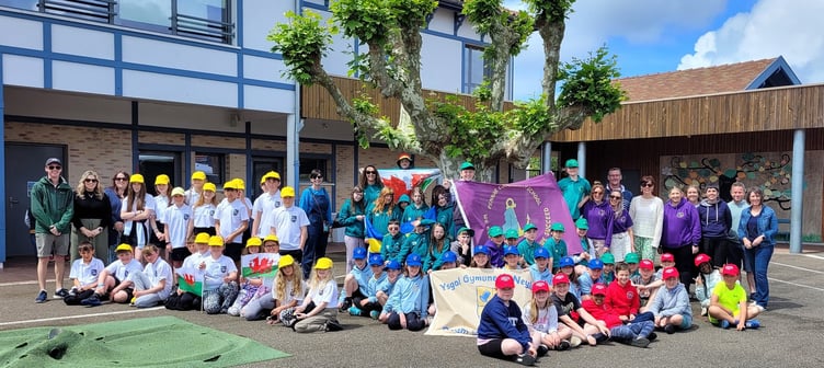 60 children and 16 teaching staff from schools across Pembrokeshire visited the Bassin d'Arcachon in France as part of a Taith funded project.