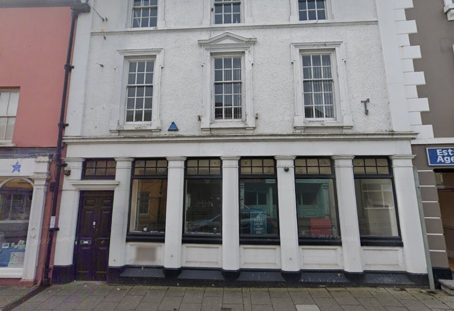 Plans to convert Grade-II-listed former Barclays Bank branch in Pembroke approved