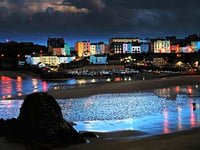 Tenby RNLI assists in early hours rescue operation