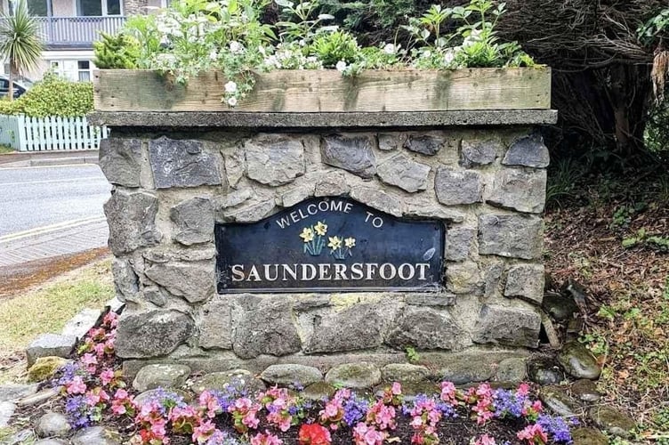 Saundersfoot floral sign