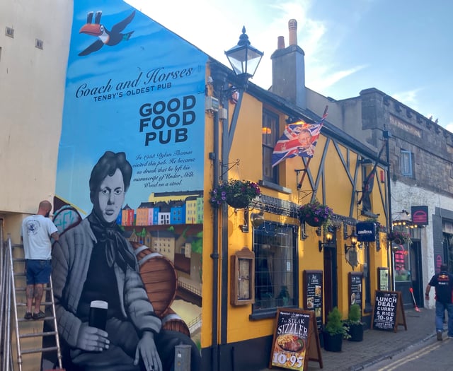 Graffiti artist pays homage to Dylan Thomas at Tenby’s oldest pub