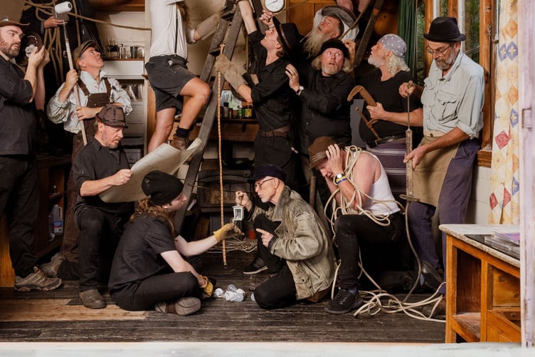 The Spooky Men’s Chorale - Lightbulb