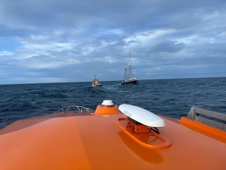 Angle and St Davids Lifeboats assist a schooner with a broken bow sprit