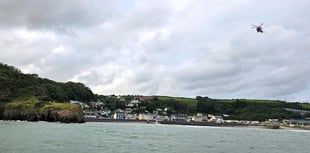 Tenby RNLI responds to people seemingly stranded on rocks