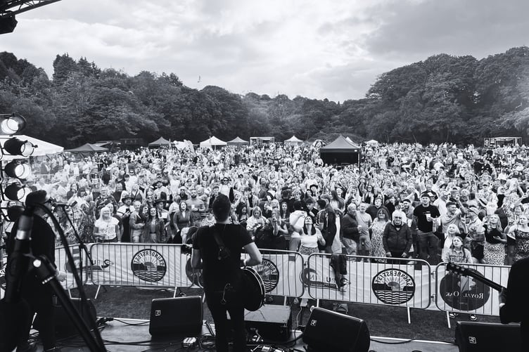 South Wales rock band 4th Street at Saundersfest