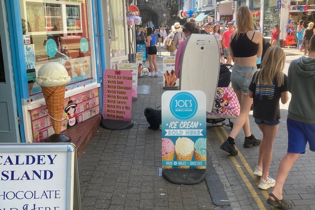 Tenby councillors delay A-boards discussion