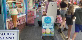 Tenby councillors delay A-boards discussion