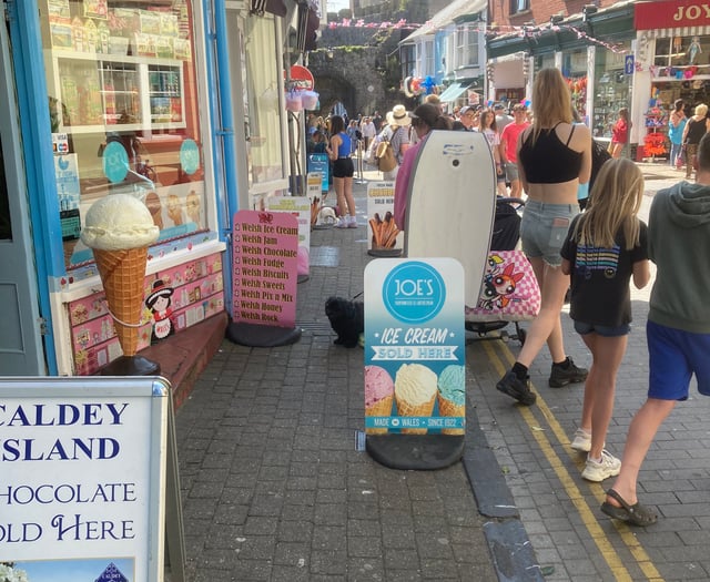 Tenby councillors delay A-boards discussion