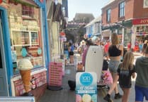 Tenby councillors await A-board policy update