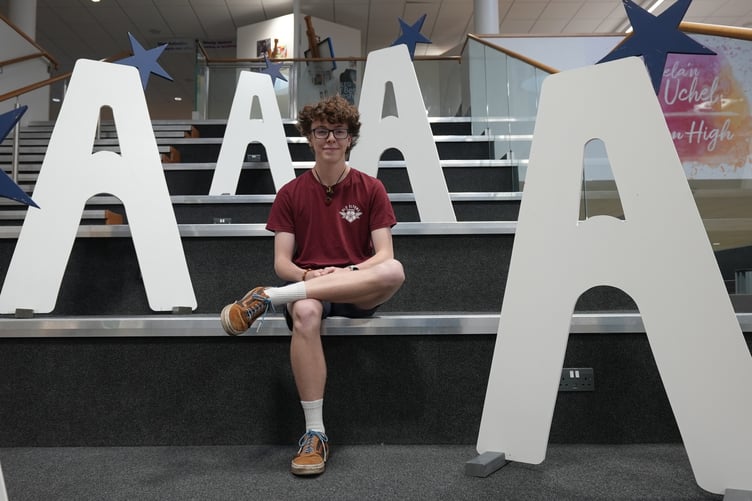 Pembrokeshire College student Louis Chadd will be studying chemistry at Oxford.