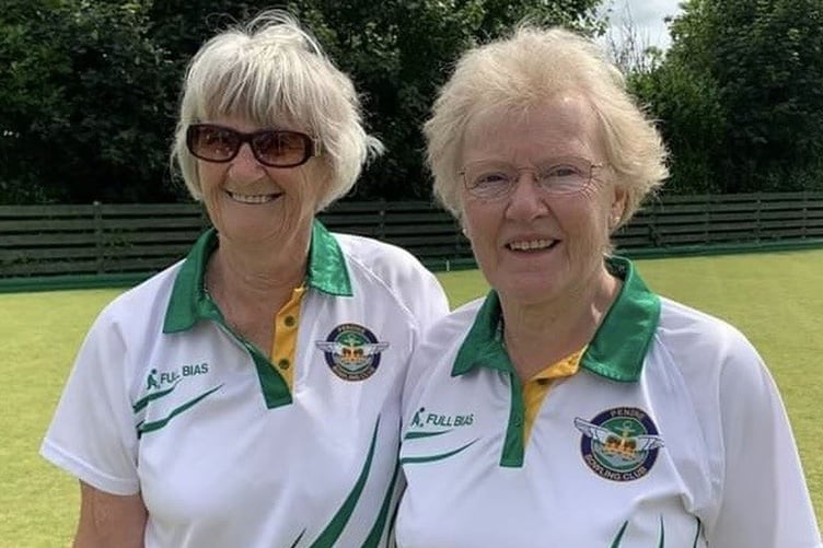 Two-wood pairs winners, Pat Price and Lorna Hooper, of Pendine