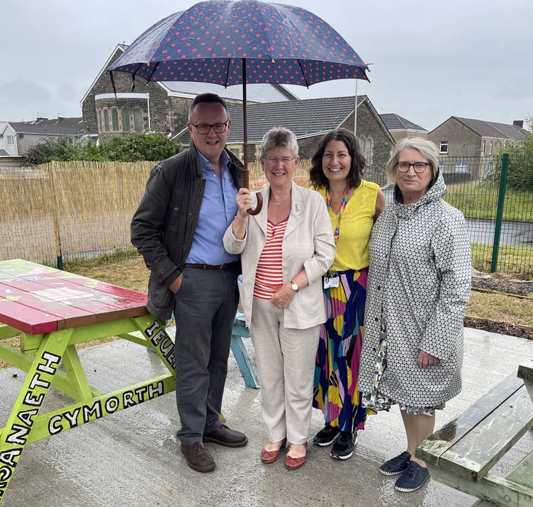Cabinet Secretary for Social Justice Secretary, Jane Hutt, visited the Carmarthenshire Youth Support Service along with representatives from the Youth Justice Board.