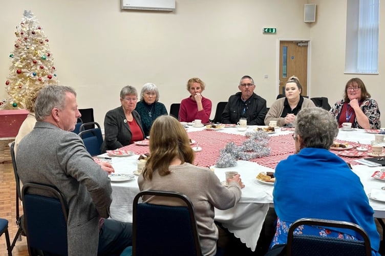This week, the Cabinet Secretary for Social Justice, Jane Hutt, visited the safe and warm hub in Llanddewi Velfrey in Pembrokeshire to meet volunteers and to thank them for their dedication. 