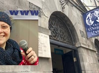 WATCH: Tenby songstress' seasonal singing wows seaside shoppers