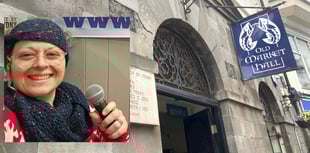 WATCH: Tenby songstress' seasonal singing wows seaside shoppers