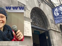 WATCH: Tenby songstress' seasonal singing wows seaside shoppers