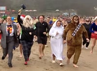 WATCH: Hundreds take to the sea for Tenby's 2024 Boxing Day Swim
