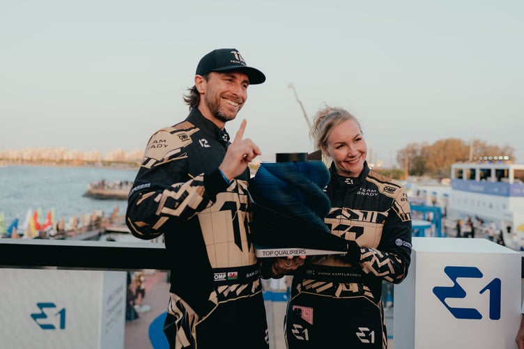 |Photographer: Birgit Dieryck |Event: Jeddah GP|Circuit: Corniche Obhur|Location: Jeddah|Series: E1 Series|Season: 2025|Country: Saudi Arabia|Keyword: season 2|Keyword: season two|Keyword: S2|Keyword: photography|Keyword: photos|Keyword: images|Keyword: motorsport|Keyword: powerboat racing|Keyword: boat|Keyword: 2025|Keyword: Asia|Keyword: February|Keyword: E1 Series Photography|Keyword: marine|Keyword: boat racing||Driver: Emma Kimilainen|Number: 12|Team: Team Brady|Car: E1 Race Bird||Driver: Sam Coleman|Number: 12|Team: Team Brady|Car: E1 Race Bird|