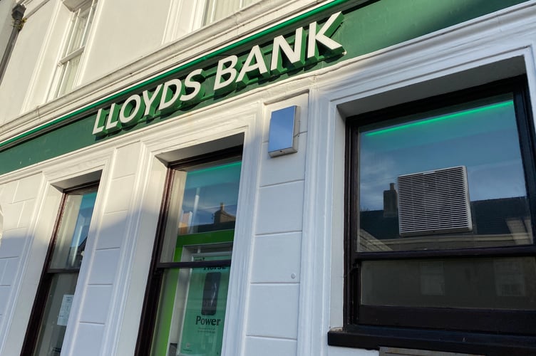 Pembroke Dock’s Lloyds Bank branch is set to close on June 26.
