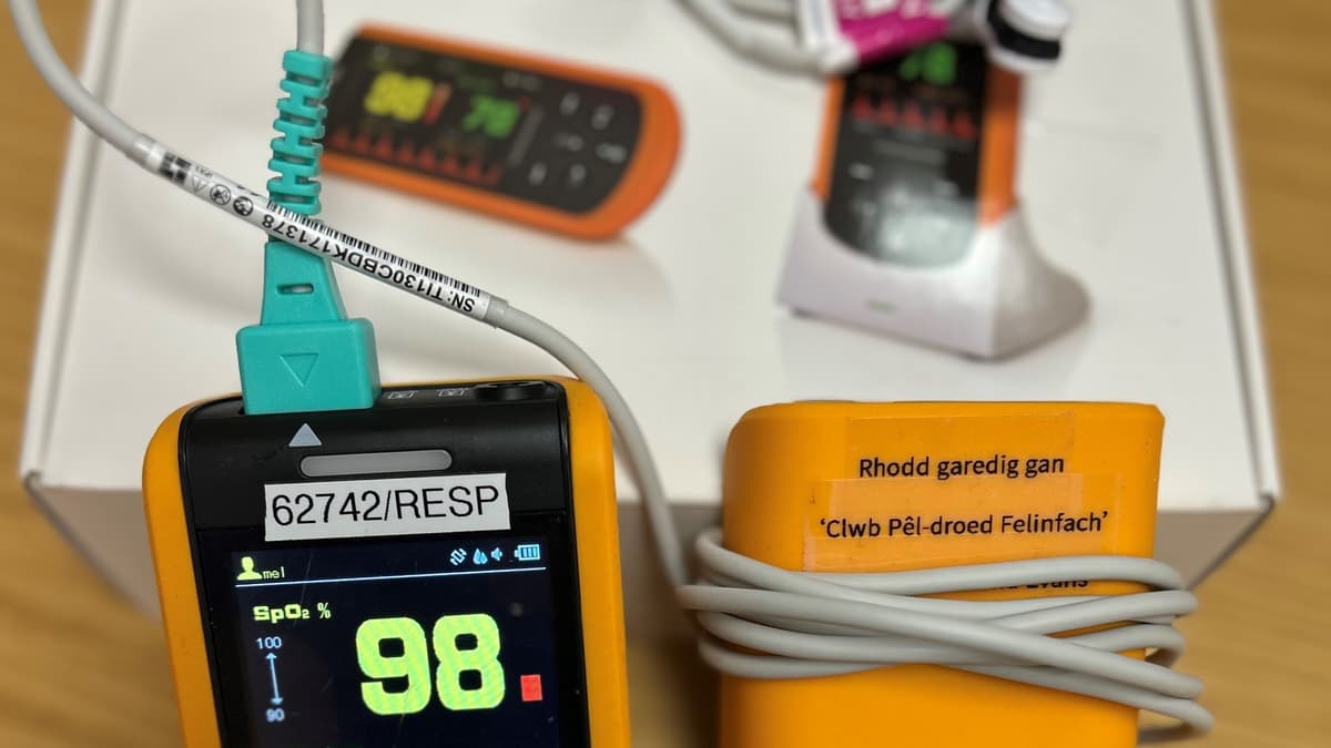 Donations fund new oxygen saturation monitor for Glangwili Hospital ...