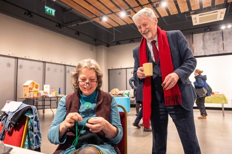 Huw Irranca-Davies, Deputy First Minister with responsibility for Climate Change, visited a repair café in Carmarthen. He brought a damaged cycling glove which was repaired by a volunteer during his visit.