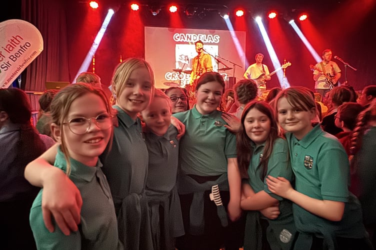 Around 1,500 children from 31 schools across Pembrokeshire came together to celebrate Dydd Miwsig Cymru/Welsh Language Music Day with four unforgettable gigs filled with live music and entertainment. 
Headlining the celebration at the Queen’s Hall, Narberth