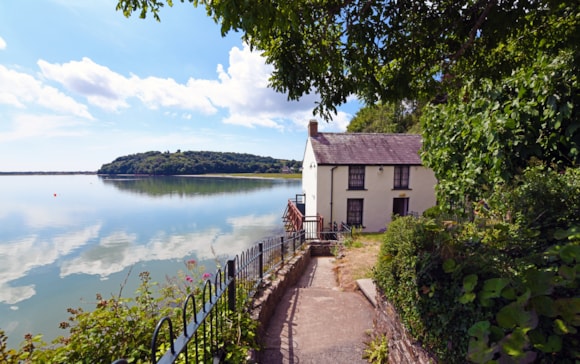 Laugharne's Dylan Thomas Boathouse wins prestigious initiative
