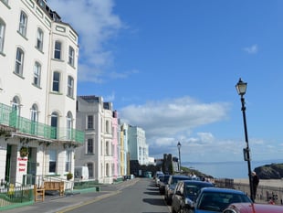 Tenby seafront hotel's signage overhaul plans backed