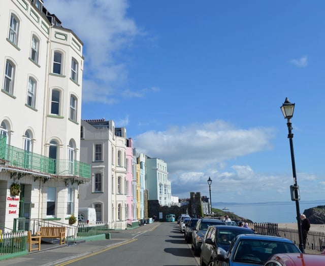 Tenby councillors back new signage for seafront hotel