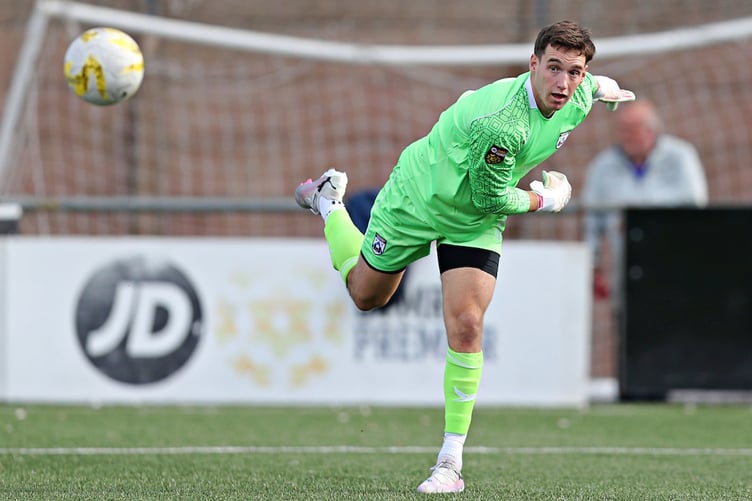 FLINT, FLINTSHIRE, WALES - 14th SEPTEMBER 2024 - Haverfordwest's Zac Jones throws the ball during Flint Town United vs Haverfordwest County in Round 7 of the JD Cymru Premier at the Essity Stadium, Flint (Pic by Sam Eaden/FAW)