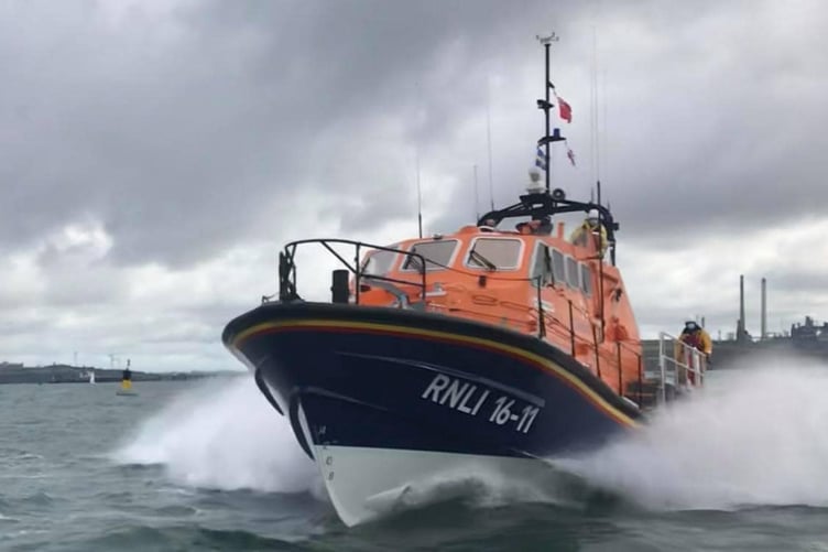 Angle RNLI Lifeboat making best speed