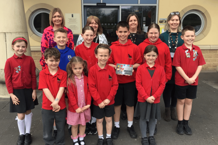 Pembrokeshire Local Authority’s Catrin Phillips visited Narberth Community Primary School on Wednesday to present an award for achieving silver status in the Siarter Iaith. She is pictured here with pupils, Headteacher Mrs Kate Moore, and Criw Cymraeg leaders Chloe Ormond and Meinir Lloyd.