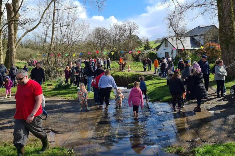 Easter duck race St Florence
