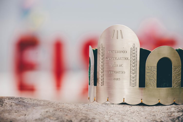 The Crown is donated by the family of Rev. WJ Gruffydd (Elerydd) and Mrs Jane Gruffydd in their memory, and in appreciation of the loyalty and generosity of the Eisteddfod local congregation during their ministry in the area.