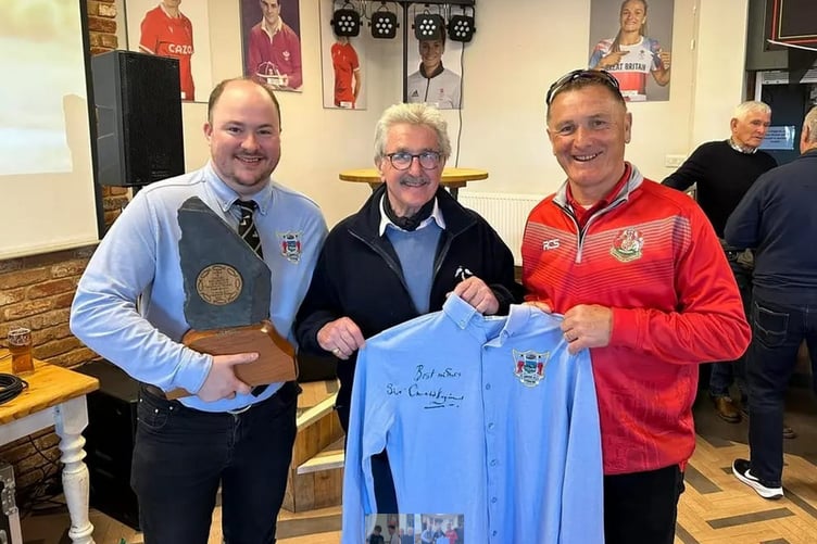 Sir Gerald Davies presents a unique signed shirt for auction