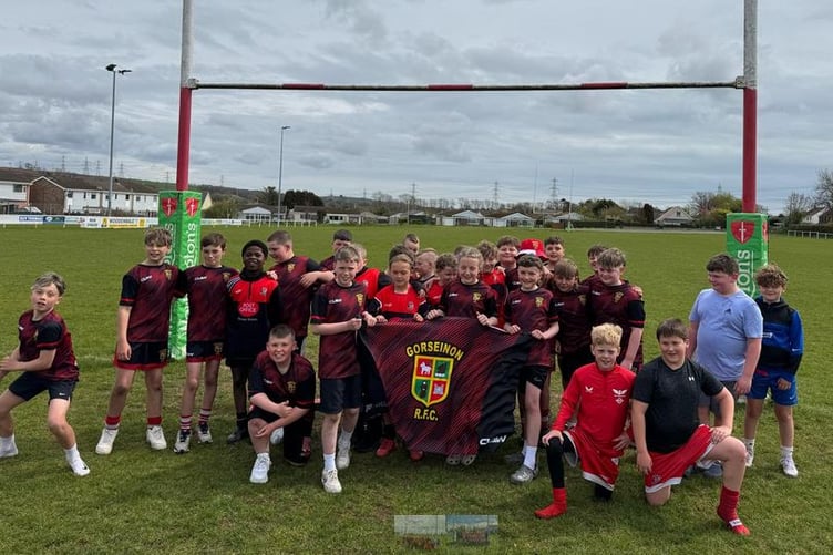 The under U11s players from both sides