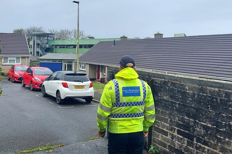 Tenby’s Neighbourhood Policting Team have been engaging with PCC parking staff today (Tuesday, April 15) regarding incidents of illegal QR codes being placed on the pay and display areas in the multi-storey car park. 