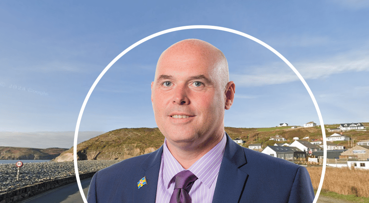 Paul Davies, superimposed on Newgale scene (Google Street View)