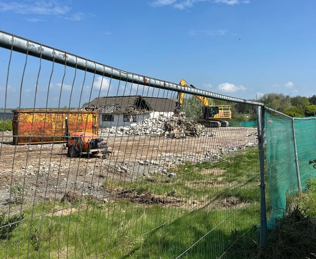 Demolition starts at Cleddau Bridge Hotel