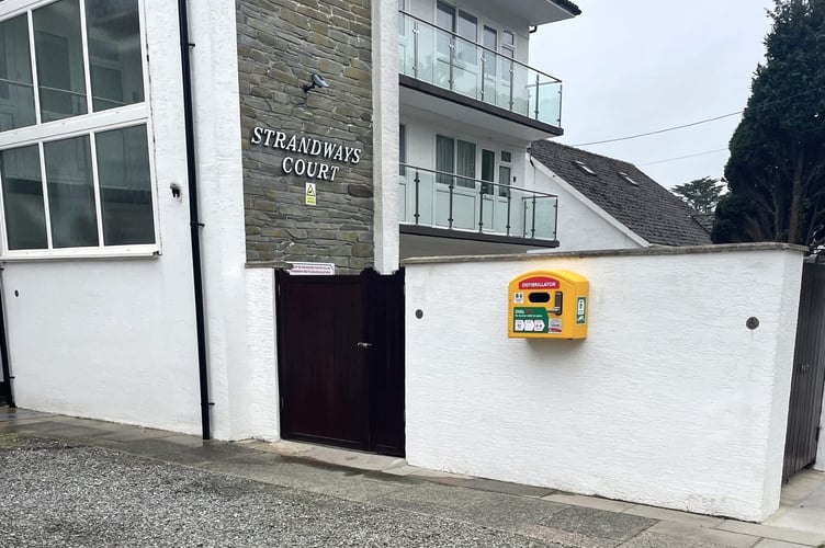New lifesaving defibrillator installed in Saundersfoot